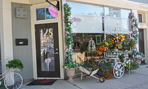 The Dollhouse Flowers & Gifts