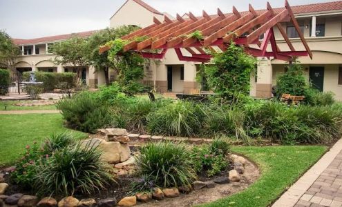 Vineyard Court Designer Suites Hotel