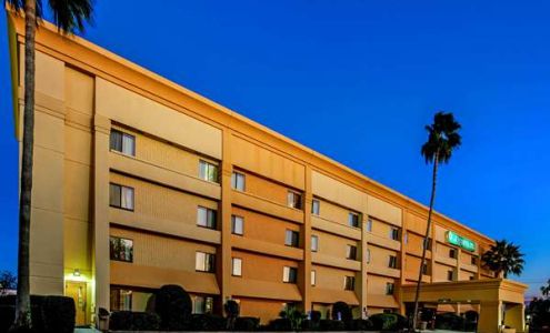 La Quinta Inn & Suites by Wyndham Houston Baytown East
