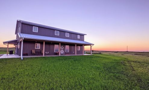 The Bison Ranch Lodge & Outfitters Pingree