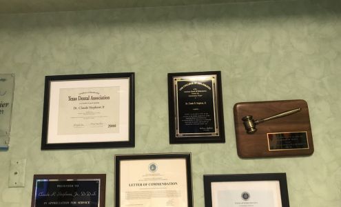 Dr. Claude R. Stephens, DDS
