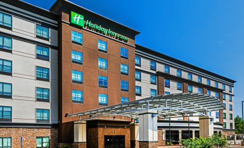Holiday Inn & Suites Tulsa South, an IHG Hotel
