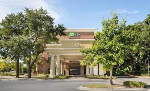Holiday Inn Express & Suites