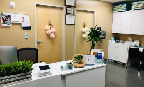 Eye2Eye Vision Care (located inside Costco)