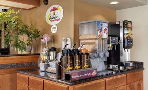 Super 8 by Wyndham Springfield/Eugene