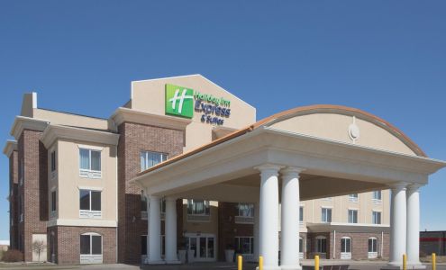 Holiday Inn Express & Suites Minot by IHG