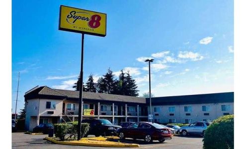 Super 8 by Wyndham Lynnwood