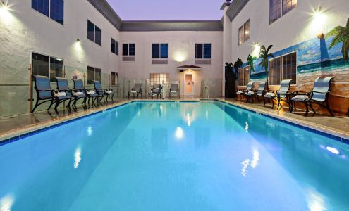 Holiday Inn Express & Suites Hollywood Walk of Fame by IHG