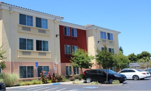 Holiday Inn Express & Suites Berkeley, an IHG Hotel