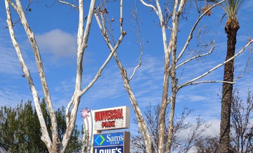 Universal Park Shopping Center