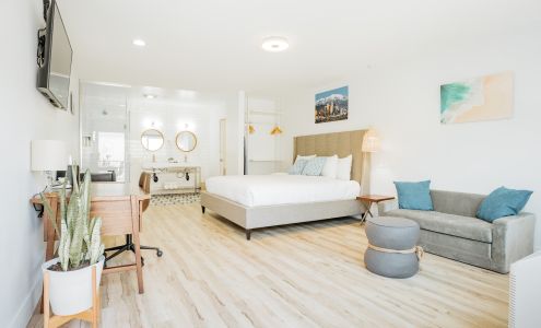 The Belmont Shore Inn