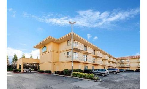 La Quinta Inn & Suites by Wyndham Oakland - Hayward