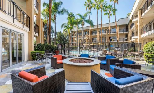 Comfort Inn & Suites Orange County John Wayne Airport