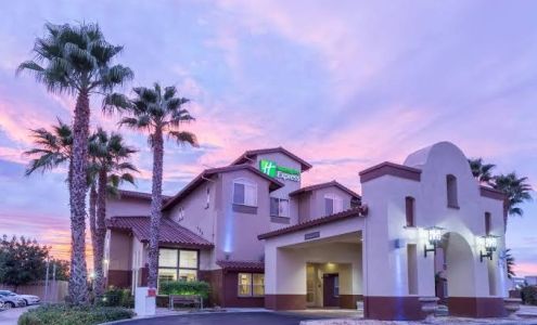 Holiday Inn Express & Suites Manteca City Center by IHG