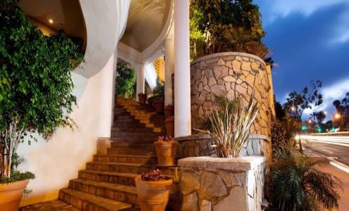 Casa Loma Beach Hotel