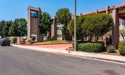 Holiday Inn Express & Suites Camarillo by IHG