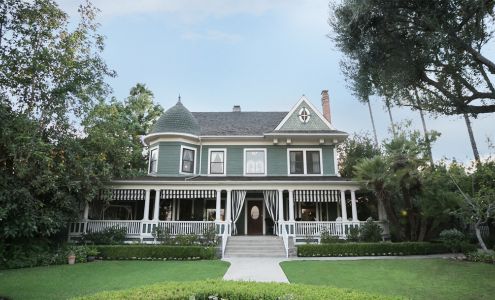 Christmas House Inn & Gardens