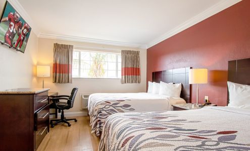 Red Roof Inn & Suites Monterey