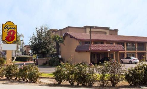 Super 8 by Wyndham Visalia
