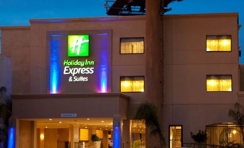 Holiday Inn Express & Suites Woodland Hills by IHG