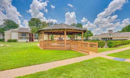 Shadowood Apartments