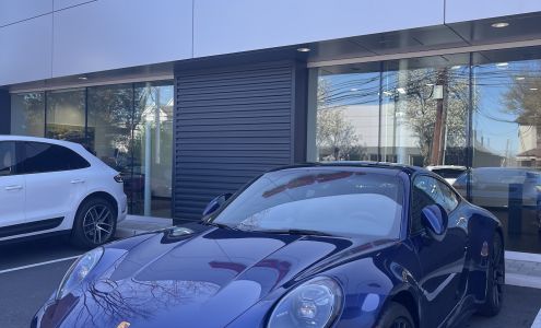 Porsche Englewood (Service & Parts)