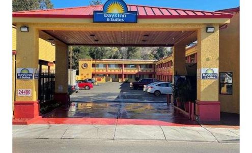 Days Inn & Suites by Wyndham Hayward