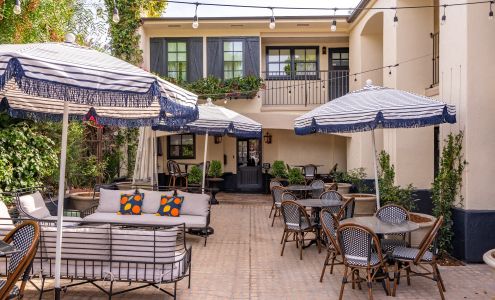 Petit Soleil - Bed, Breakfast and Bar