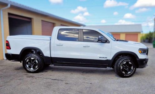 Shimmer & Shyne detailing