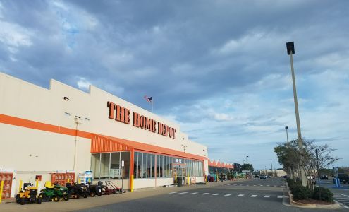 Shoppes at Amelia Concourse