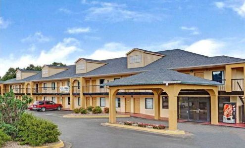 Red Carpet Inn & Suites Newnan, GA