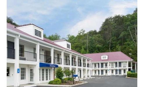 Howard Johnson by Wyndham Dalton