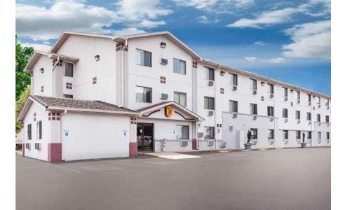 Super 8 by Wyndham Hot Springs