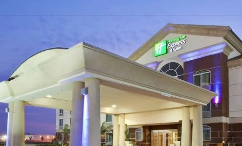 Holiday Inn Express & Suites Dinuba West, an IHG Hotel