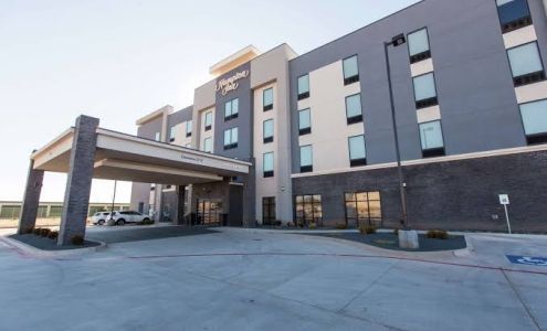 Hampton Inn Mustang