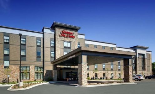 Hampton Inn & Suites Milwaukee West
