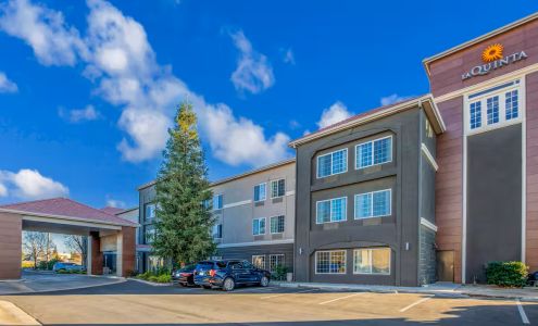 La Quinta Inn & Suites by Wyndham Bakersfield North