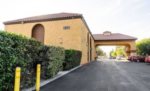 Rodeway Inn & Suites Colton-Riverside