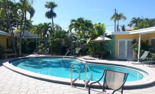 Alexander Palms Court