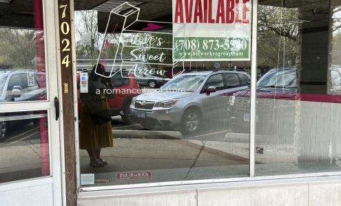 Love's Sweet Arrow: A Romance Bookstore
