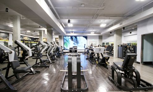 Gold's Gym West Broadway