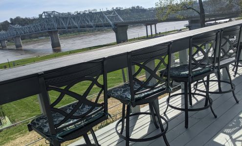 Riverboat Inn & Suites