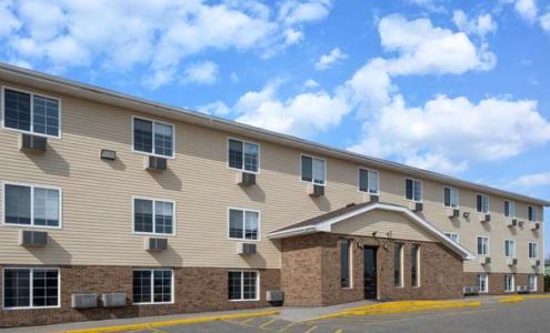 Super 8 by Wyndham Clinton