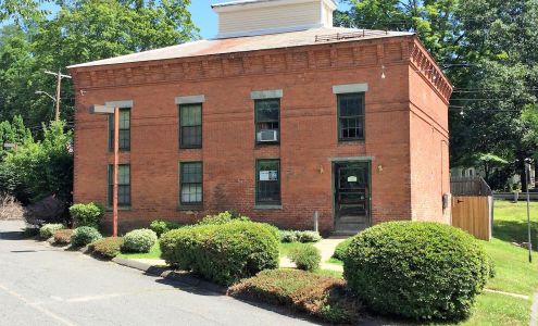 Lil Dog Lodge Haydenville