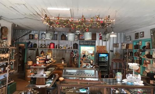 Rusty Bucket Antiques and Gifts Vichy