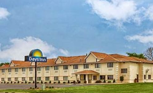 Days Inn & Suites by Wyndham Benton Harbor MI