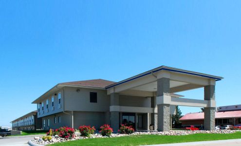 Econo Lodge Inn & Suites