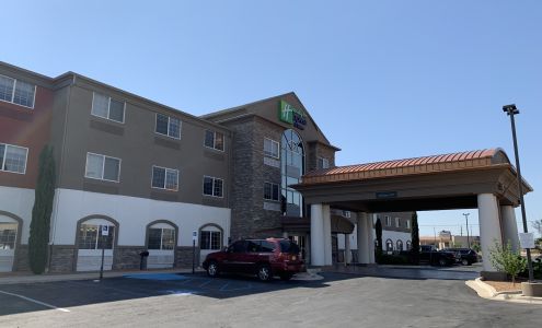 Holiday Inn Express & Suites Carlsbad