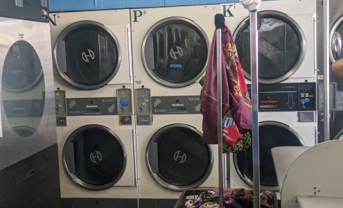 CASTOR'S LAUNDRY CENTER