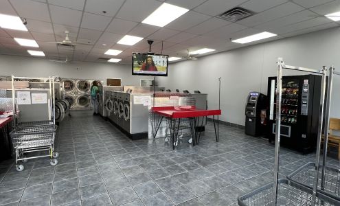 Wash Away Coin Laundry (Lavanderia)